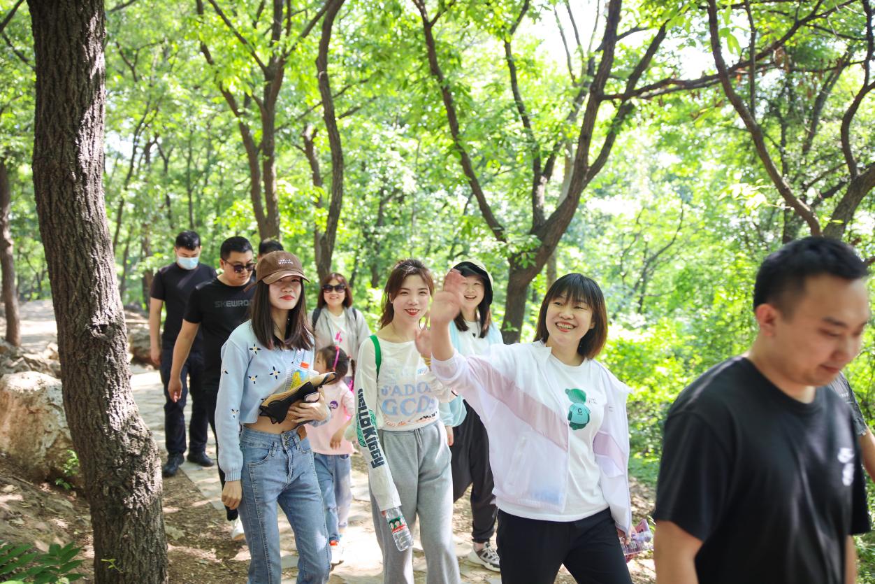 闪耀青春光芒 凝聚奋进力量(图2)