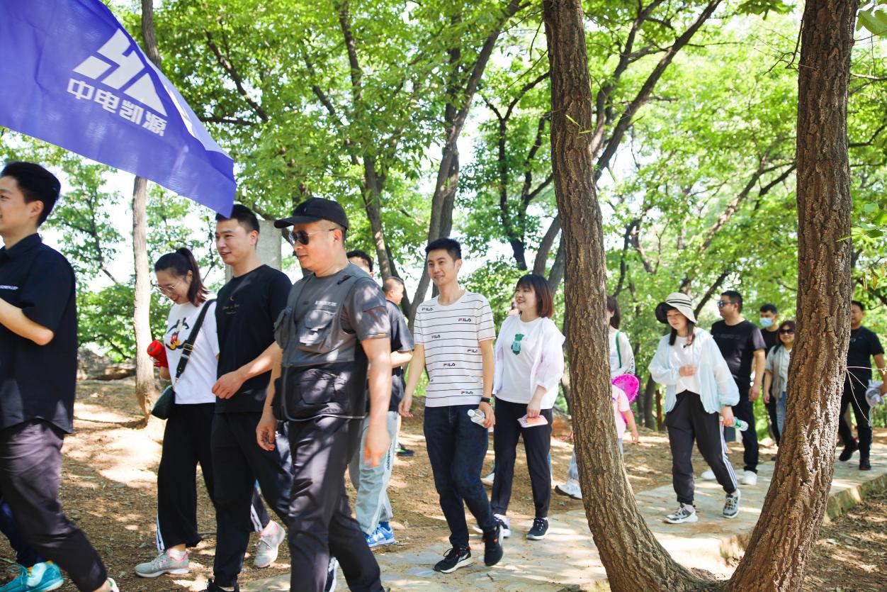 闪耀青春光芒 凝聚奋进力量(图3)